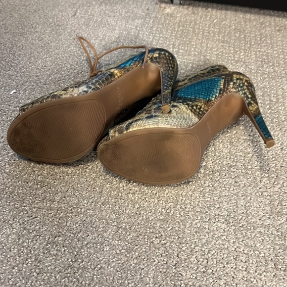 LOVIN’ ZIGI SOHO SNAKE PRINT BOOTIES - Picture 4 of 4